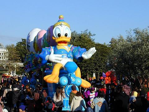 東京ディズニーランド パーティーエクスプレスの巨大ドナルド ディズニーリゾートおでかけ写真集