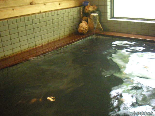 「枕木山荘」内風呂