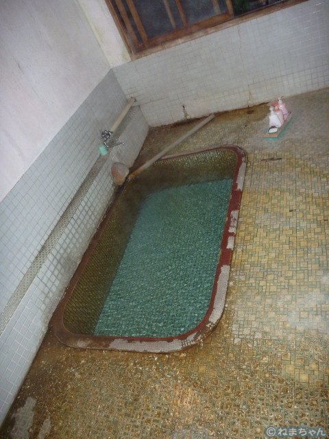 「まるか旅館」内風呂